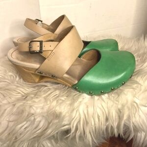 Dansko Thea lucky green rare sandals 36- 6-6.5